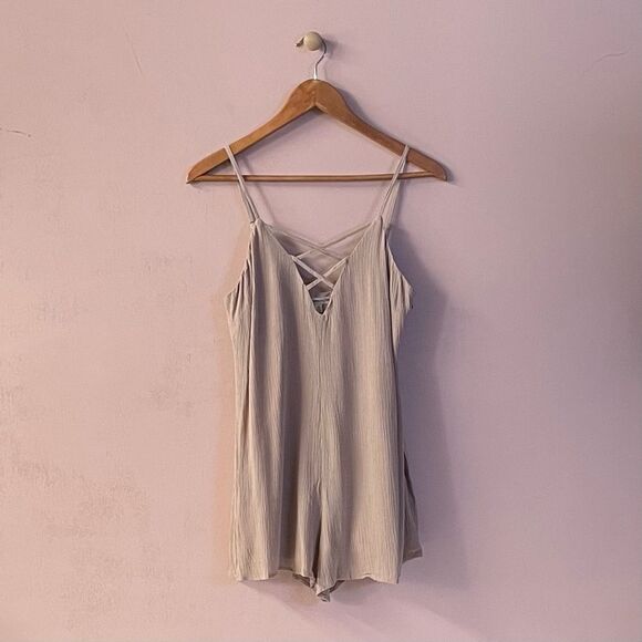 Irene’s Story Fashion On Earth Tannish Blush Romper Size M NWT - Picture 1 of 14